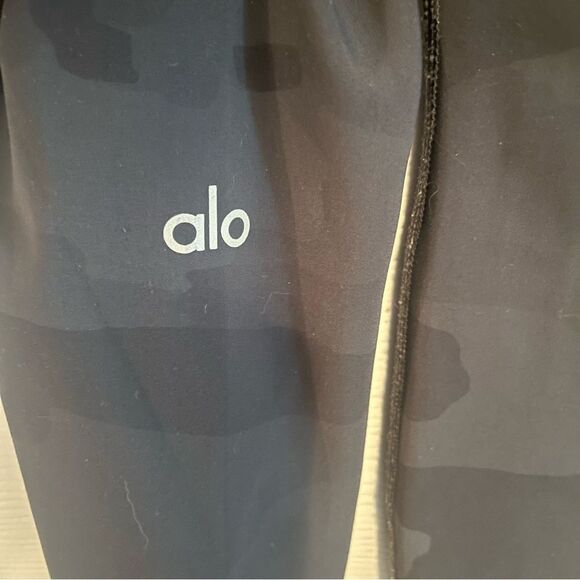 Alo Camo Leggings - Picture 1 of 7